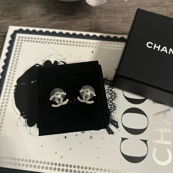 CHANEL CC Classic Silver Stud Earrings - AUTH - Picture 6 of 9
